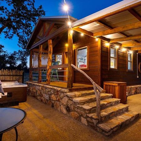 Rockin' R - Morning Star Cabin Фредериксберг Экстерьер фото