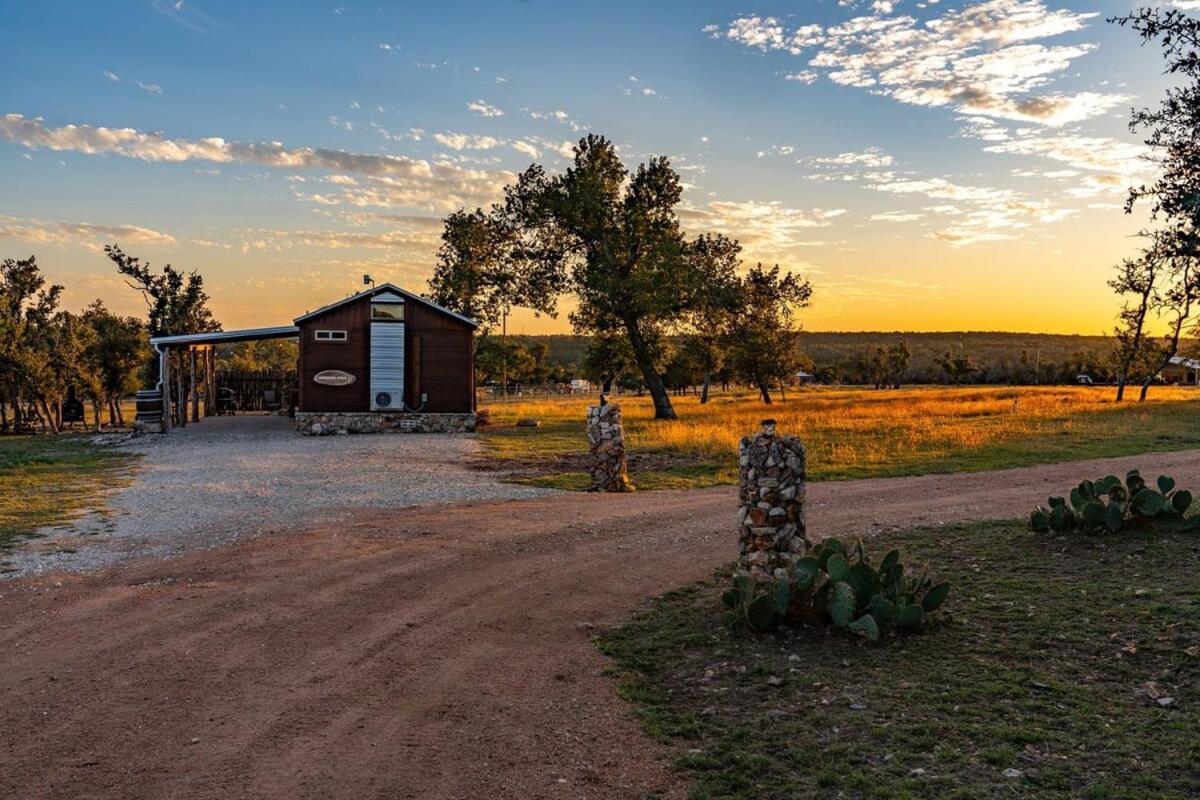 Rockin' R - Morning Star Cabin Фредериксберг Экстерьер фото