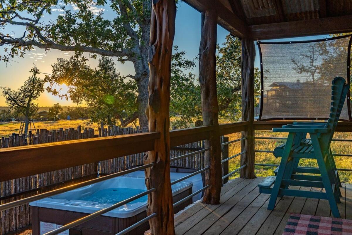Rockin' R - Morning Star Cabin Фредериксберг Экстерьер фото