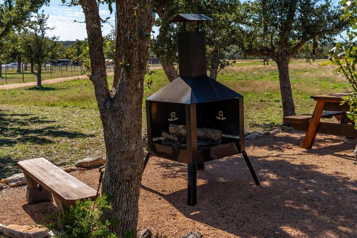 Rockin' R - Morning Star Cabin Фредериксберг Экстерьер фото
