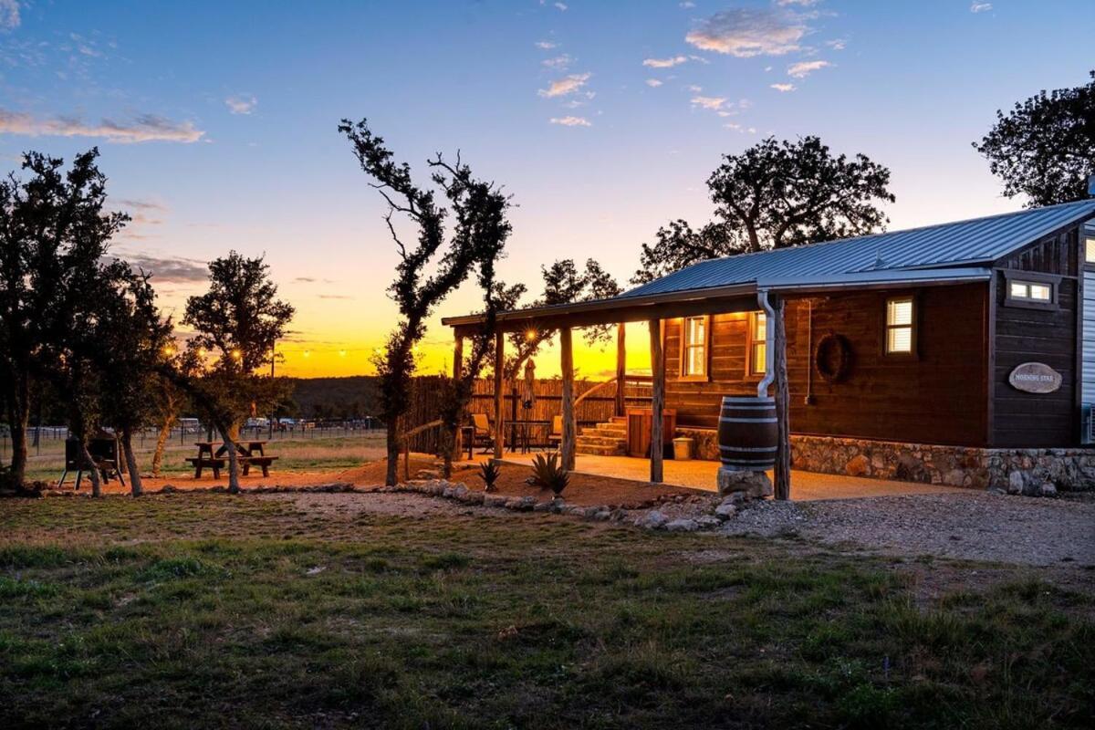 Rockin' R - Morning Star Cabin Фредериксберг Экстерьер фото