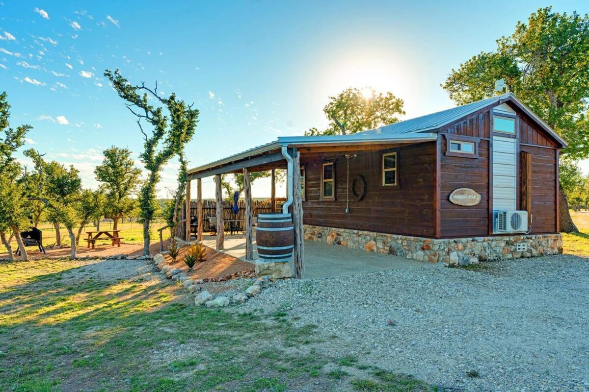 Rockin' R - Morning Star Cabin Фредериксберг Экстерьер фото