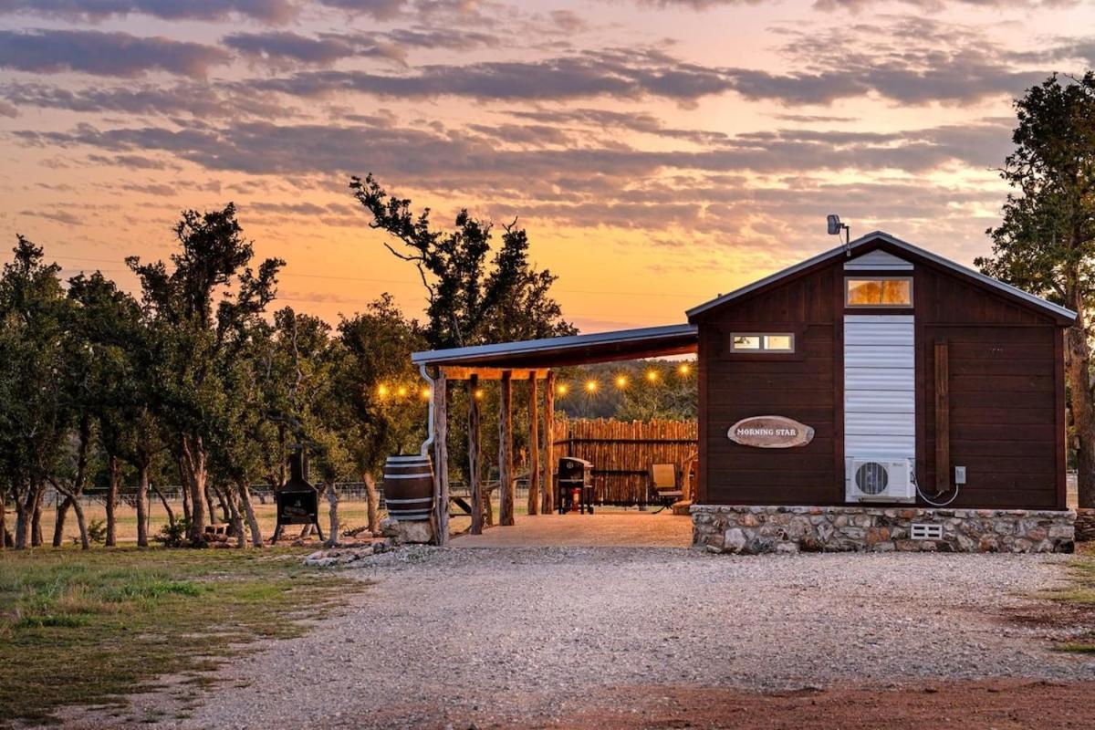 Rockin' R - Morning Star Cabin Фредериксберг Экстерьер фото