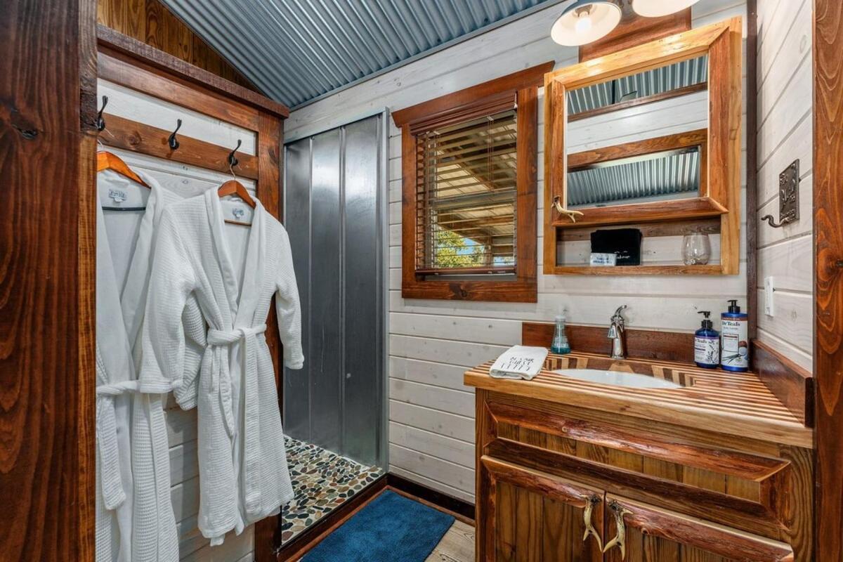 Rockin' R - Morning Star Cabin Фредериксберг Экстерьер фото